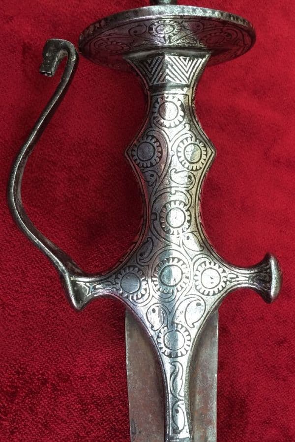 A good 18th century Indian sword Tulwar silver inlaid decorated hilt. Very good condition. Ref 8689.